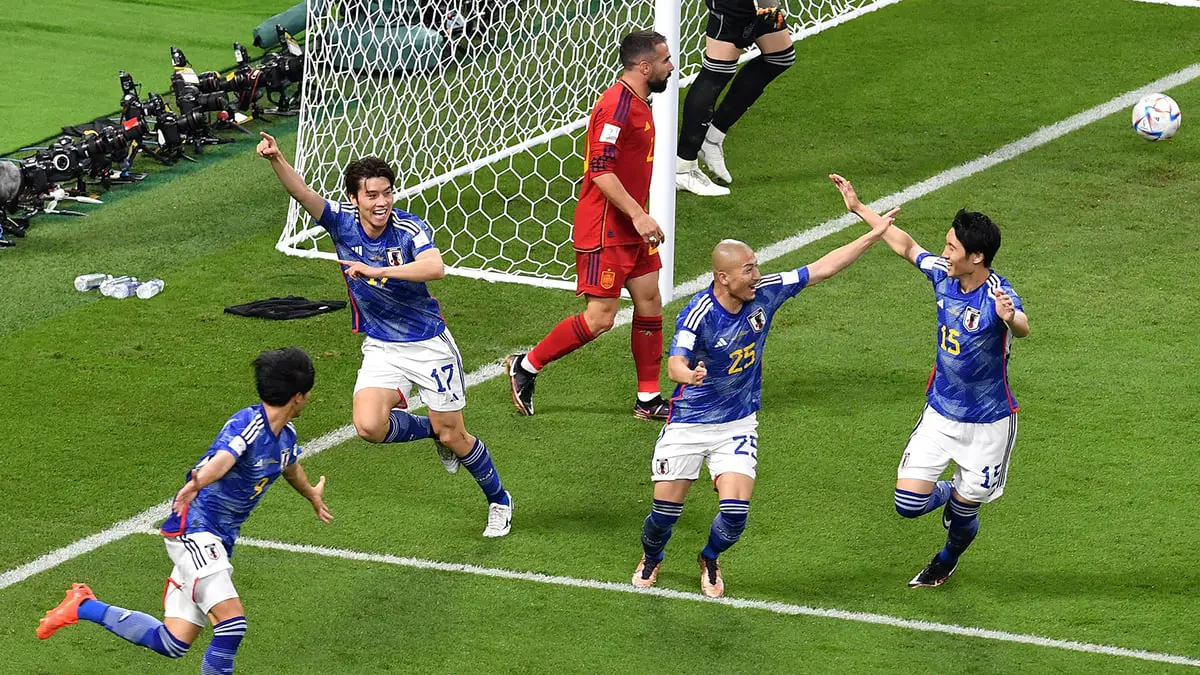 اليابان تخطف فوزًا دراميًا من إسبانيا وترافقها إلى دور الـ16 بكأس العالم (فيديو)