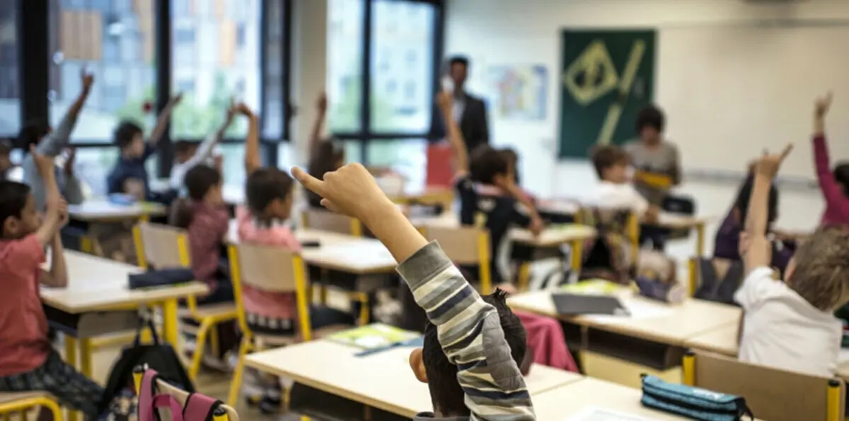 ضجة في فرنسا حول مسألة حسابية في كتاب مدرسي تطلب من التلاميذ عدّ المهاجرين