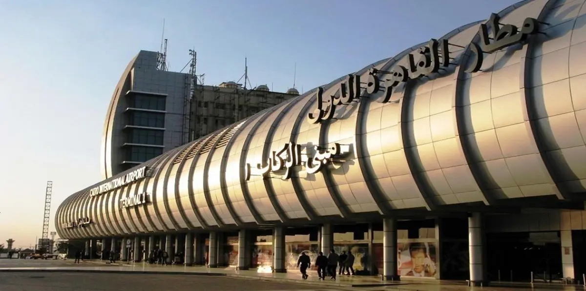 القبض على مدير بنك سويسري في مطار القاهرة قادمًا من الحج بتهمة السرقة