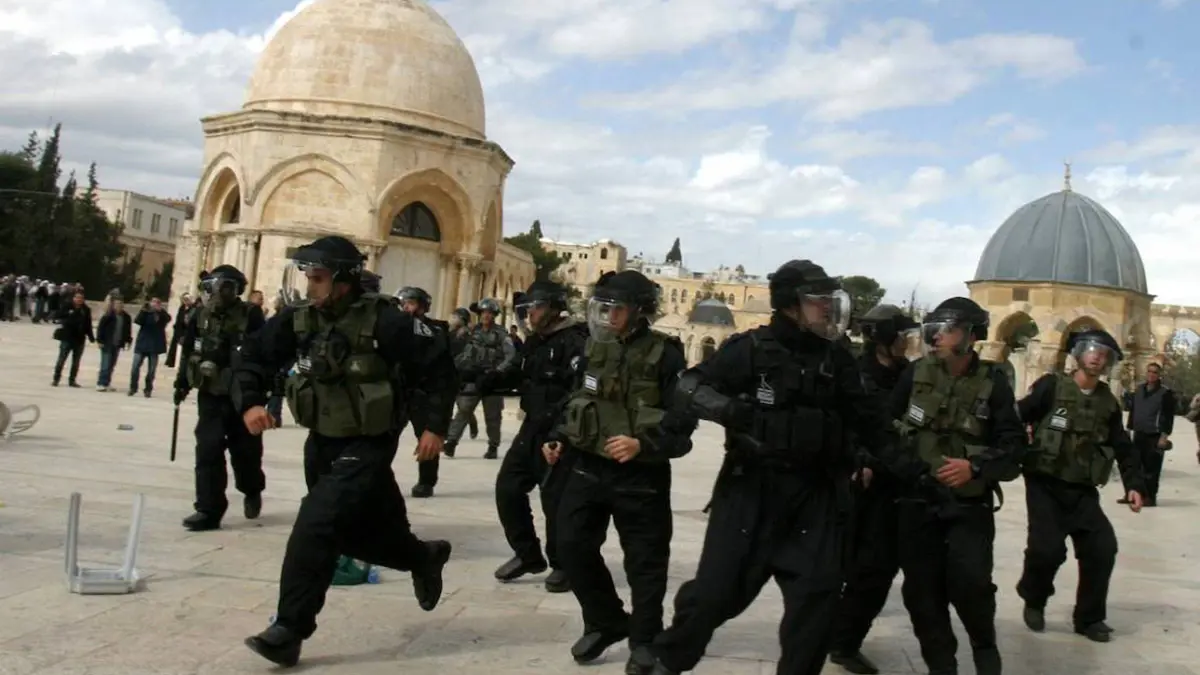 قائد الشرطة الإسرائيلية في القدس يقتحم المسجد الأقصى