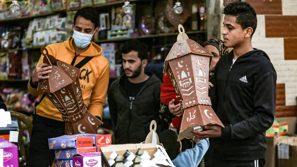 الأزمة الاقتصادية تلقي بظلالها على العادات الشرائية للمصريين في رمضان