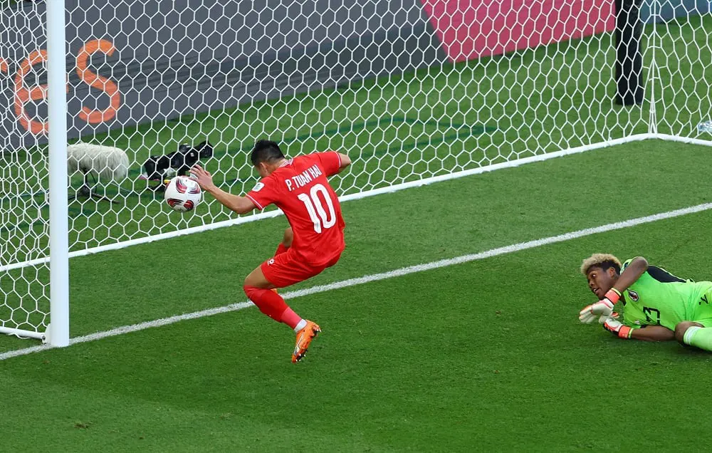 خطأ فادح من زيون سوزوكي يكلف اليابان هدفا في كأس آسيا (فيديو)