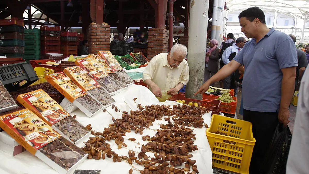ما هي الأنشطة التي يقوم بها التونسيون قبل موعد الإفطار؟ (فيديو إرم)
