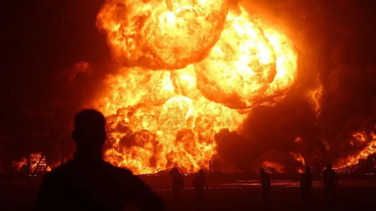 مخاوف من توسع حريق مصفاة نفط بأربيل وجهود مكثفة لكبح النيران (فيديو)