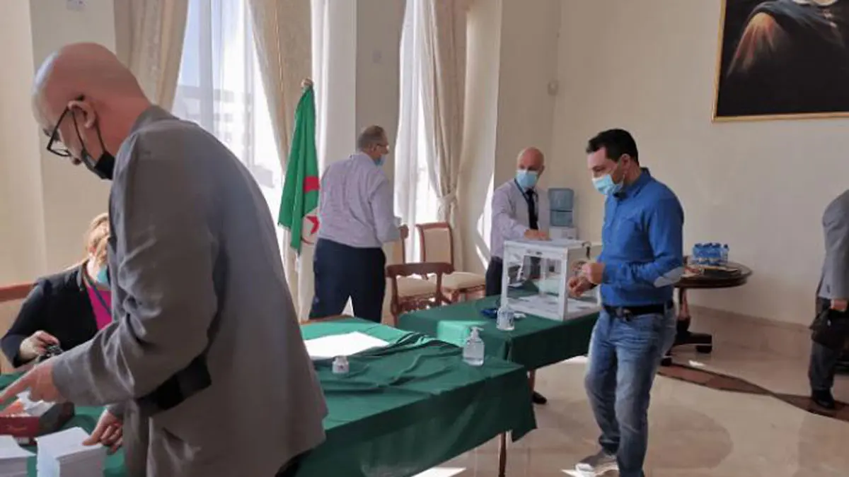 بعد مشاركة شعبية متدنية.. بدء فرز أصوات الناخبين في الانتخابات التشريعية الجزائرية