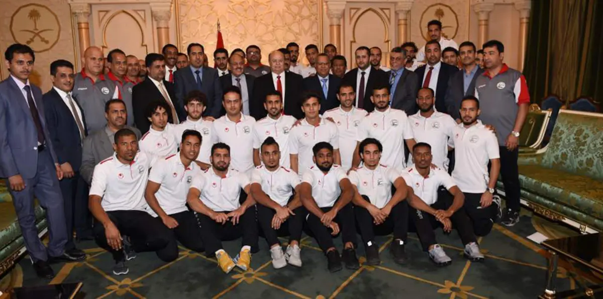 بعد تأهلهم لنهائيات كأس آسيا 2019.. الرئيس اليمني يوجه بمنح لاعبي المنتخب مكافأة مالية ودرجات وظيفية