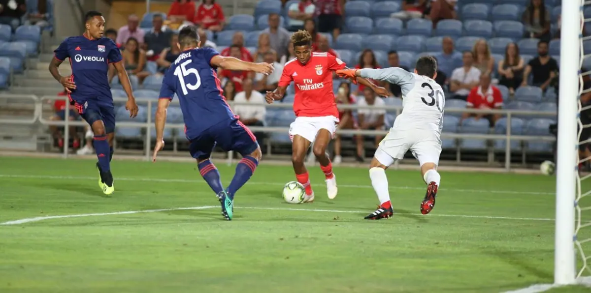 ليون الفرنسي يُسقط بنفيكا في الكأس الدولية للأبطال