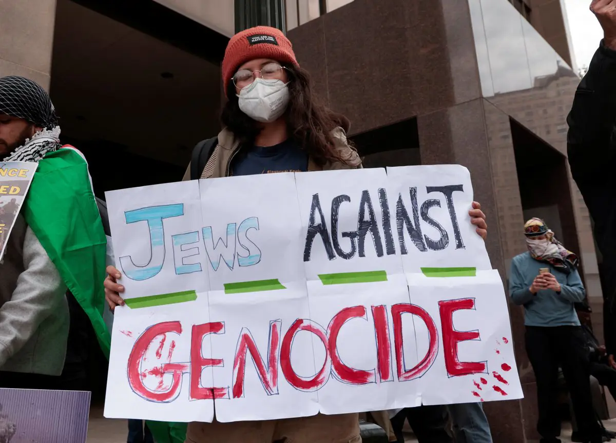 أمريكا.. ناشطون يهود يحتلّون "تمثال الحرية" للمطالبة بوقف الحرب في غزة 