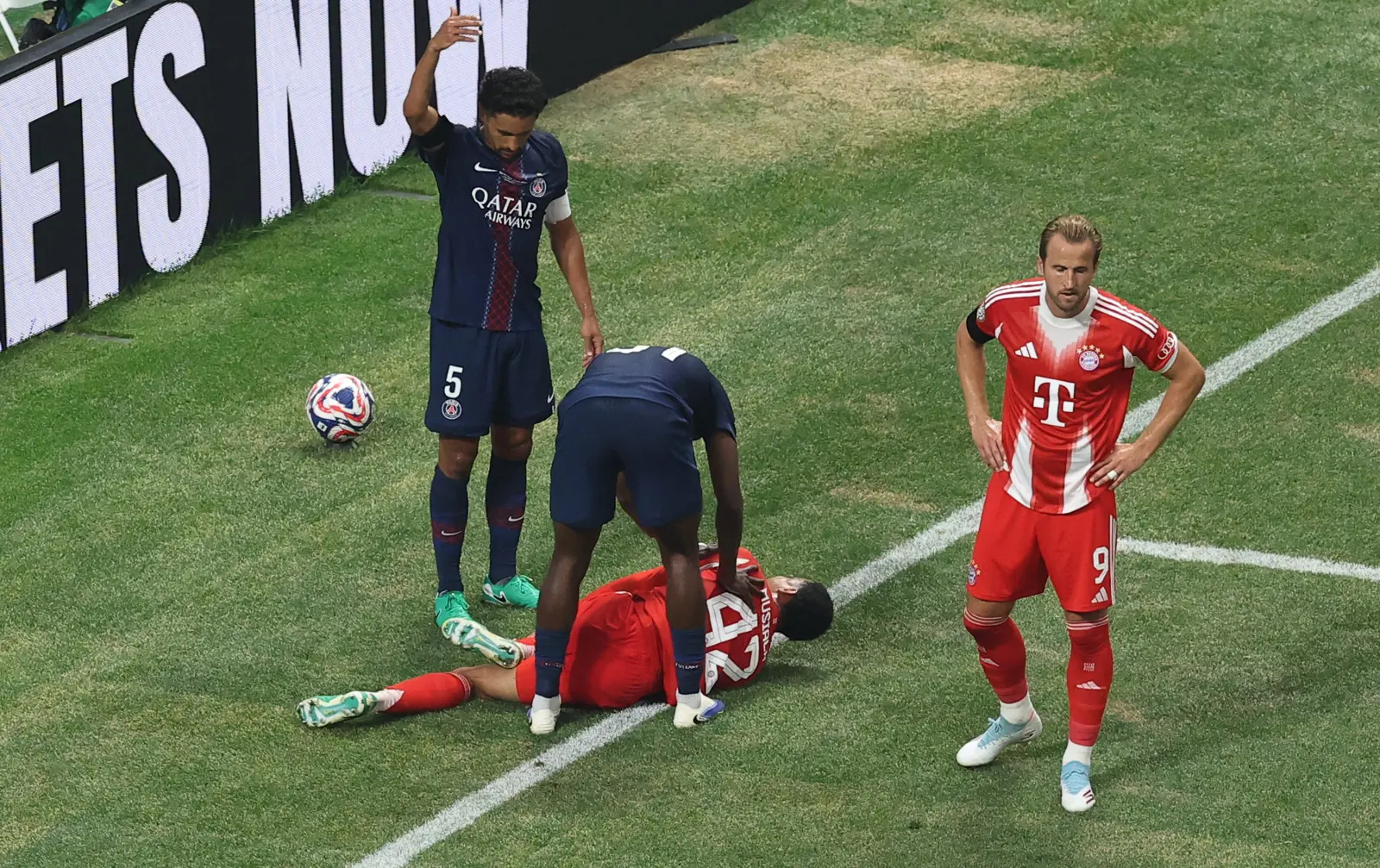 جمال موسيالا يبرّئ دوناروما ويكشف السبب الأول لإصابته المروّعة