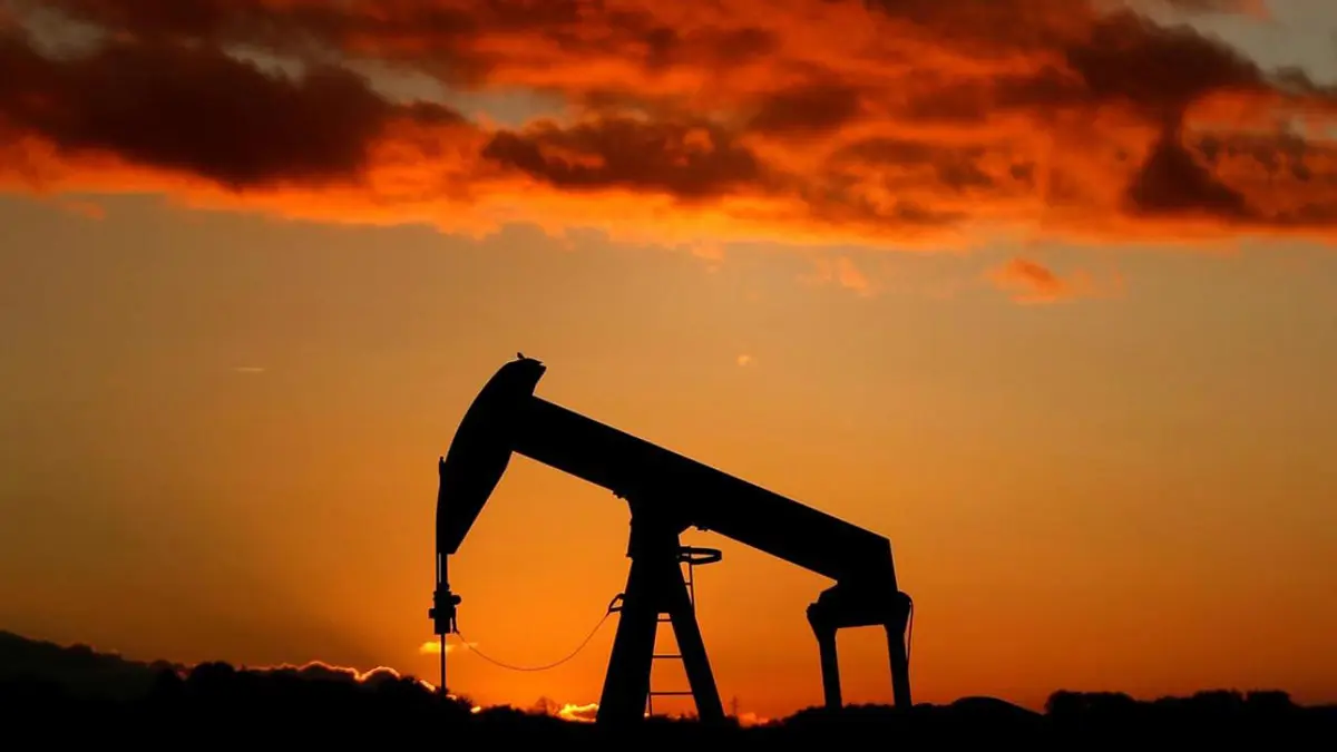 شبح فيروس الصين يهدد الطلب على الوقود.. ويدفع النفط للهبوط 2%
