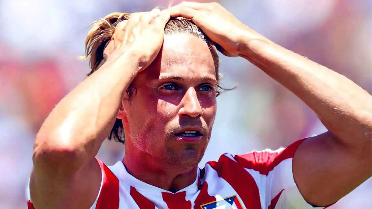 أصابع قدمي تؤلمني.. نجم أتلتيكو مدريد يشتكي من حرارة الجو في أمريكا (فيديو)