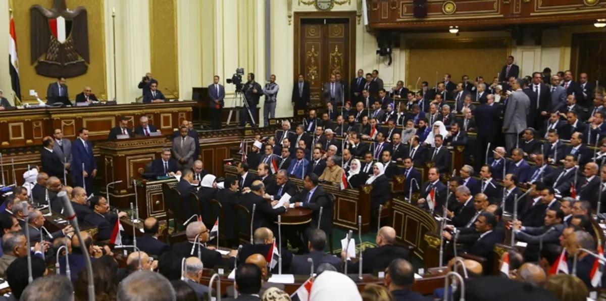 أزمة تعيين ابنة وزير الأوقاف تطرق باب البرلمان المصري