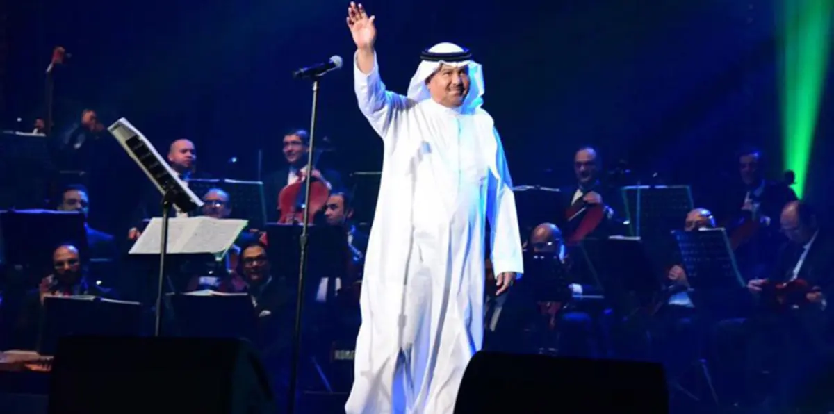 أمير سعودي بارز يسخر من "عقال" محمد عبده (صورة)