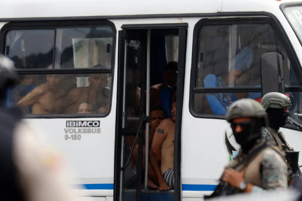 أفراد عصابة في الإكوادور يهاجمون مستشفى لإنقاذ رفيقهم