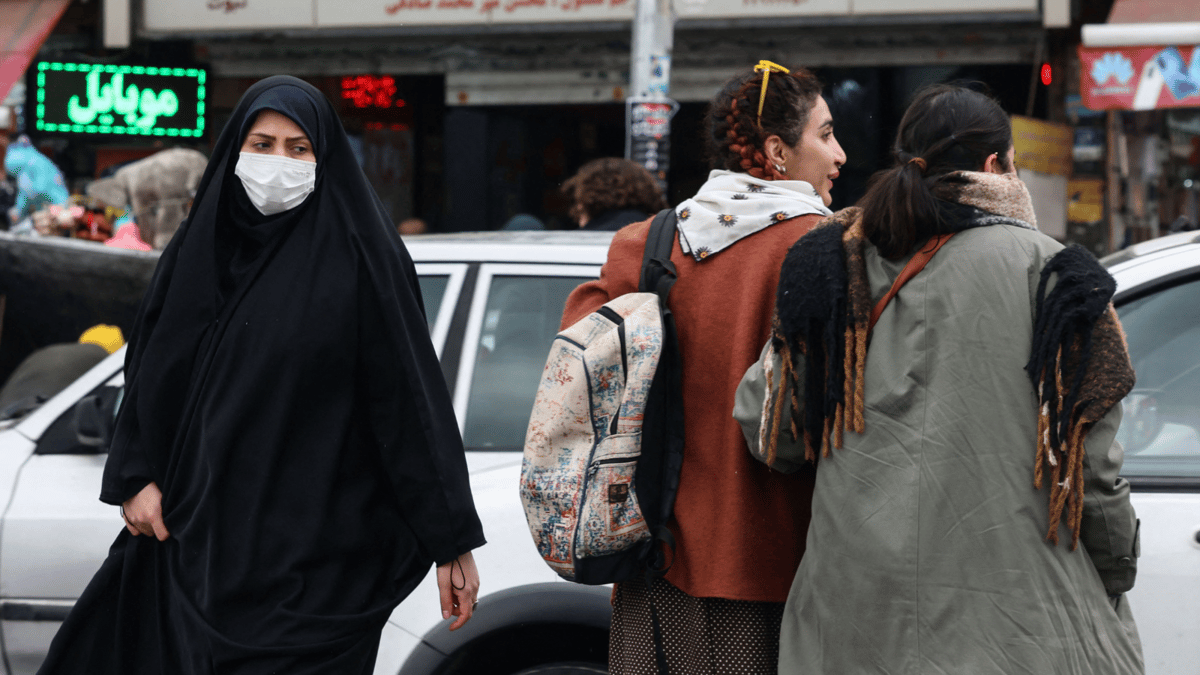 إيران.. مواجهات بين الشرطة ونساء بسبب الحجاب (فيديو)