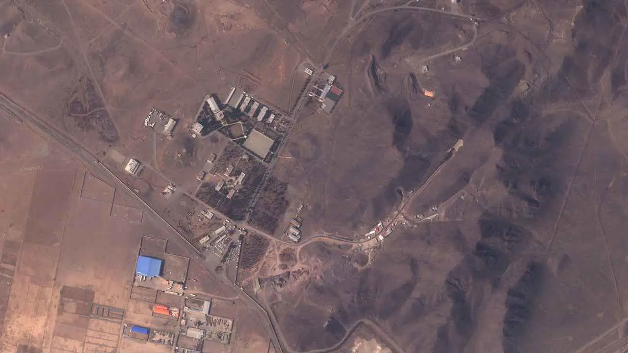 صور فضائية تكشف توسع إيران في إنتاج الصواريخ والمسيّرات