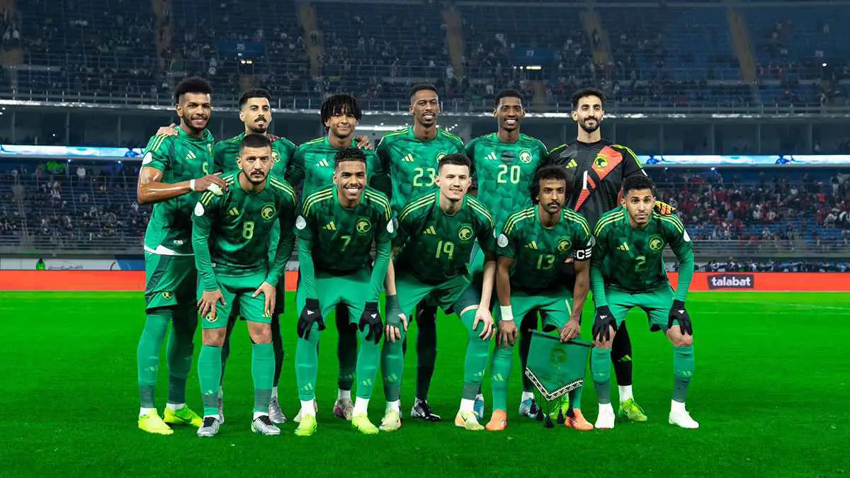 قبل مواجهة العراق المصيرية.. منتخب السعودية يستبعد نجما مهما