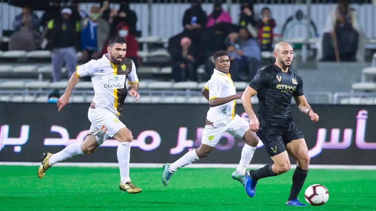 نادي النصر يكتسح أُحد ويواصل مطاردة الهلال في الدوري السعودي (فيديو)