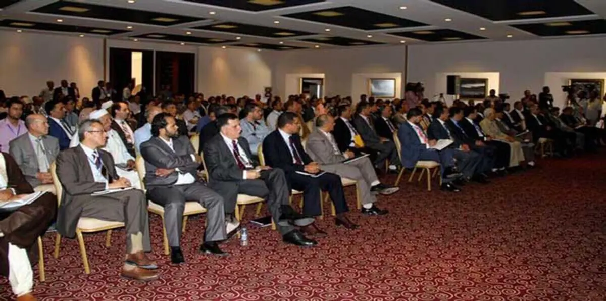 "حكومة ليون" في انتظار إسعاف المؤتمر الوطني الليبي