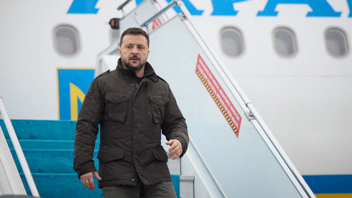 لوموند: نواب أوكرانيون يشتكون "القيود" على سفرهم إلى الخارج