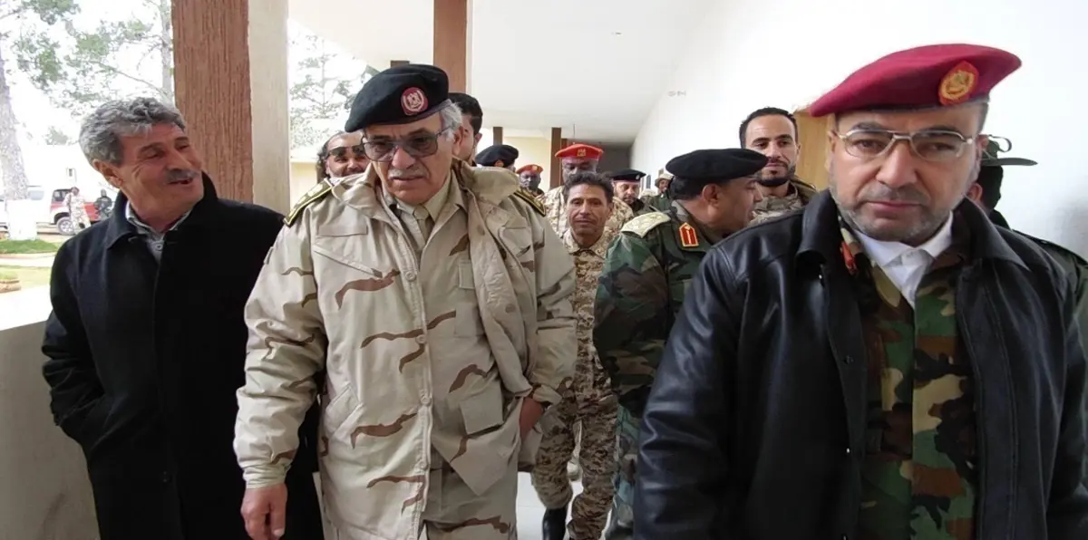 الجيش الليبي يهدد بقصف شاحنات تهريب الوقود
