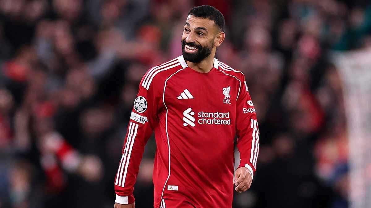 صورة فجرت غضبا.. هل صوتت ممثلة مصر لديمبيلي بدلا من محمد صلاح في الكرة الذهبية؟ 