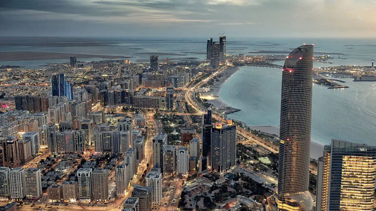 الإمارات.. أبوظبي تسمح بخروج المواطنين والمقيمين منها دون تصريح