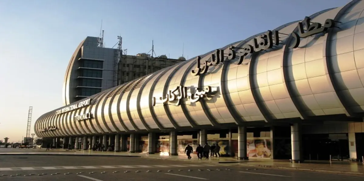 دبلوماسي عربي يثير بلبلة في مطار القاهرة