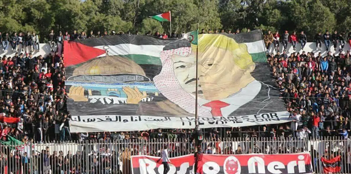 لافتة جزائرية "مسيئة" للملك سلمان تثير غضب السعوديين (صور)