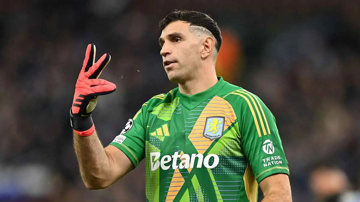 "الحارس المجنون" يفجر صراعا بين الاتحاد والنصر والهلال‎