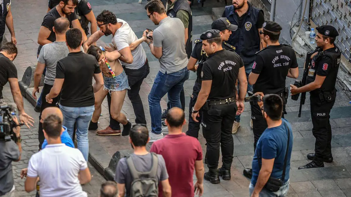 تركيا.. اعتقال العشرات خلال مسيرة للمثليين في إسطنبول