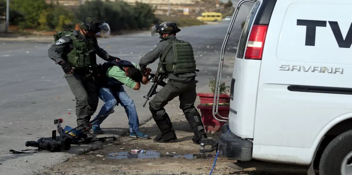الاحتلال الإسرائيلي يرتكب 76 انتهاكاً بحق الصحفيين الفلسطينيين في يوليو