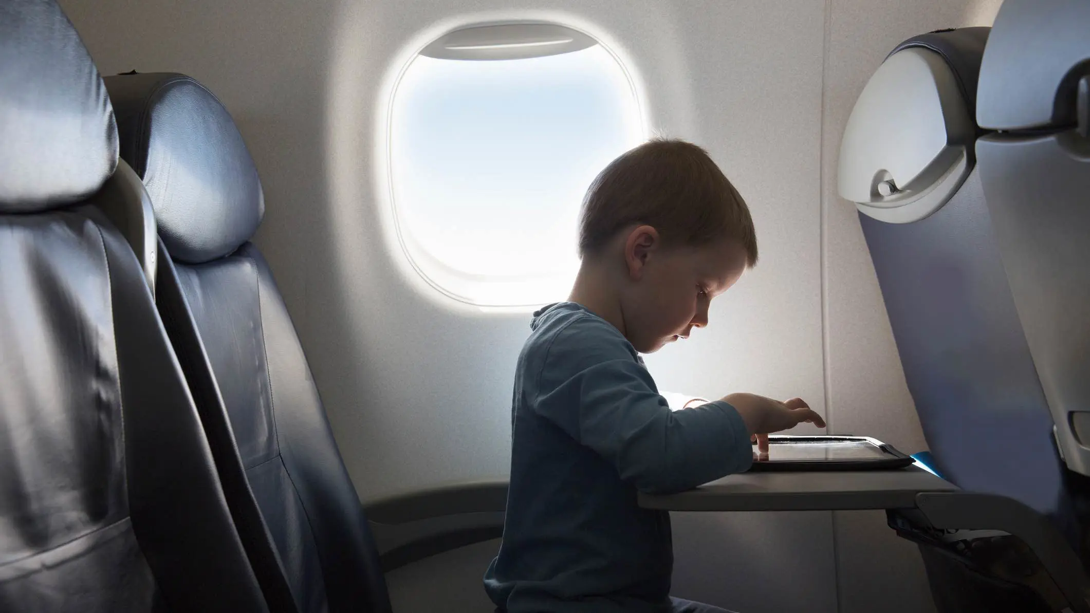 أنشطة لإبقاء الأطفال مشغولين على متن الطائرة