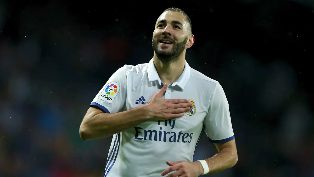 وكيله: كريم بنزيما جدد عقده مع ريال مدريد حتى 2022