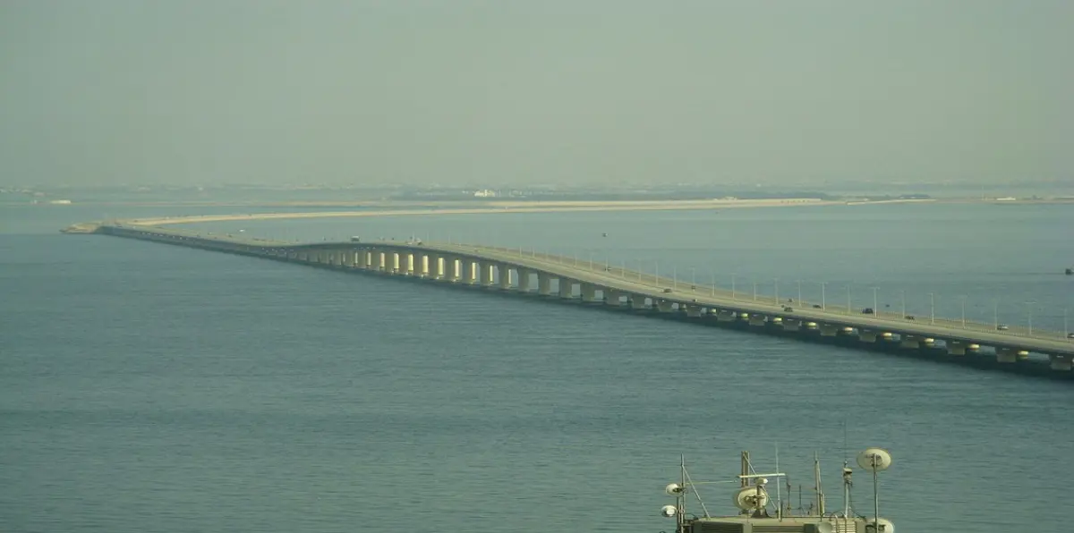 بالتوازي مع جسر الملك فهد.. السعودية والبحرين تخططان لإقامة خط سكك حديدية