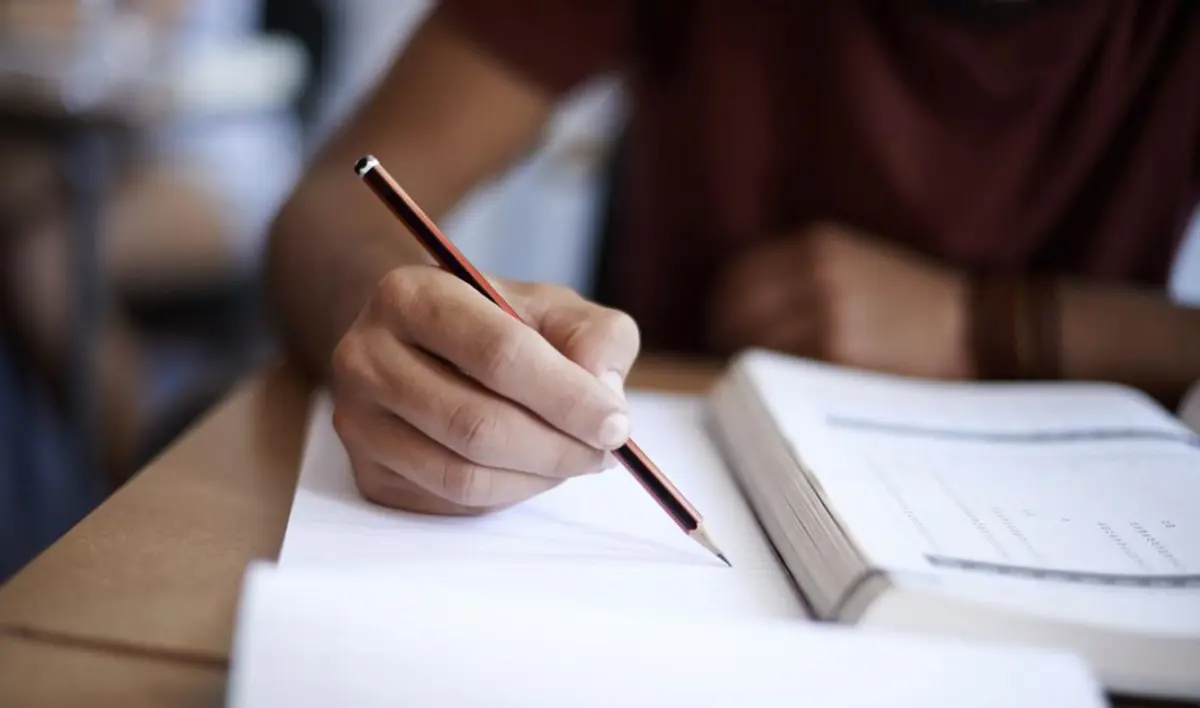 برلمانية بنغلادشية استعانت بشبيهات لها في امتحانات جامعية