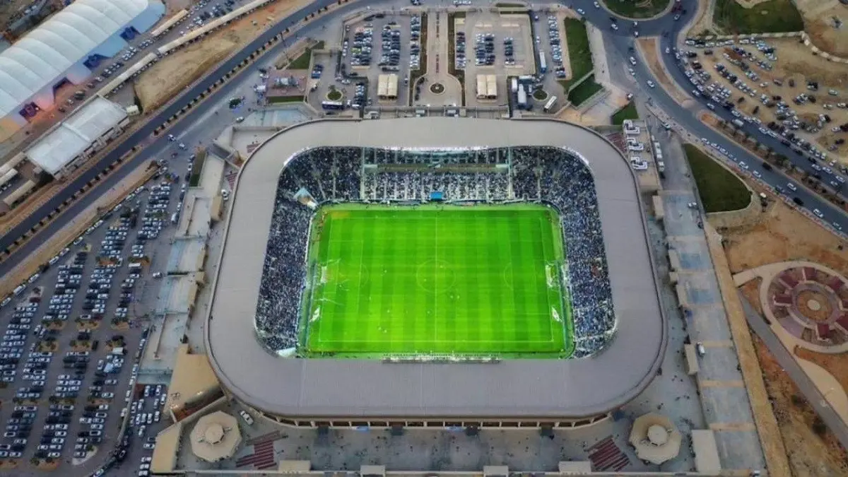 لماذا غاب ملعب جامعة الملك سعود عن الجولة الأولى بالدوري السعودي؟ (فيديو)