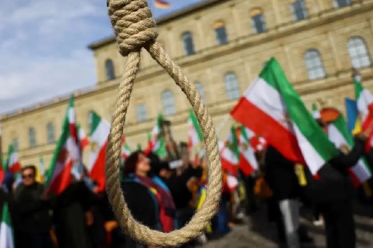 شقيقته تهدد بالانتحار.. إيران تحكم بالإعدام على سجين سياسي