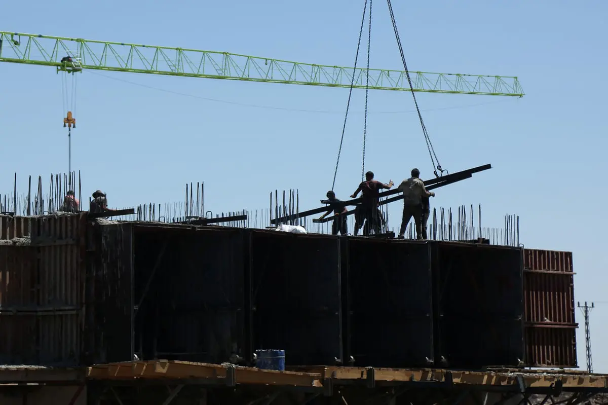 نقص حاد بالمهندسين وعمال البناء في إسبانيا نتيجة عزوف الشباب