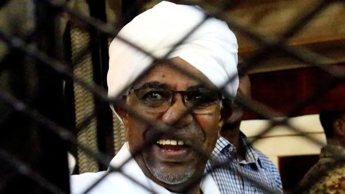 السودان.. وجبة خطرة من زوجة شقيق البشير إلى أخيه في السجن تثير الرعب