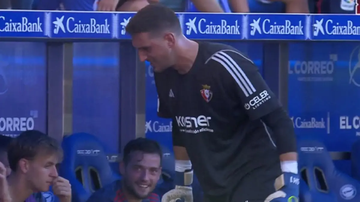 سيرجيو هيريرا حارس أوساسونا "يعاتب" قدمه بعد إصابته أمام ألافيس (فيديو)
