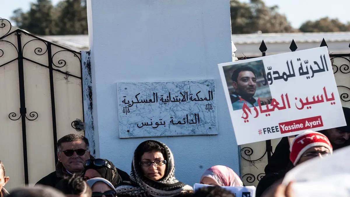 تونس.. القضاء العسكري يصدر مذكرتي جلب بحق برلمانيين