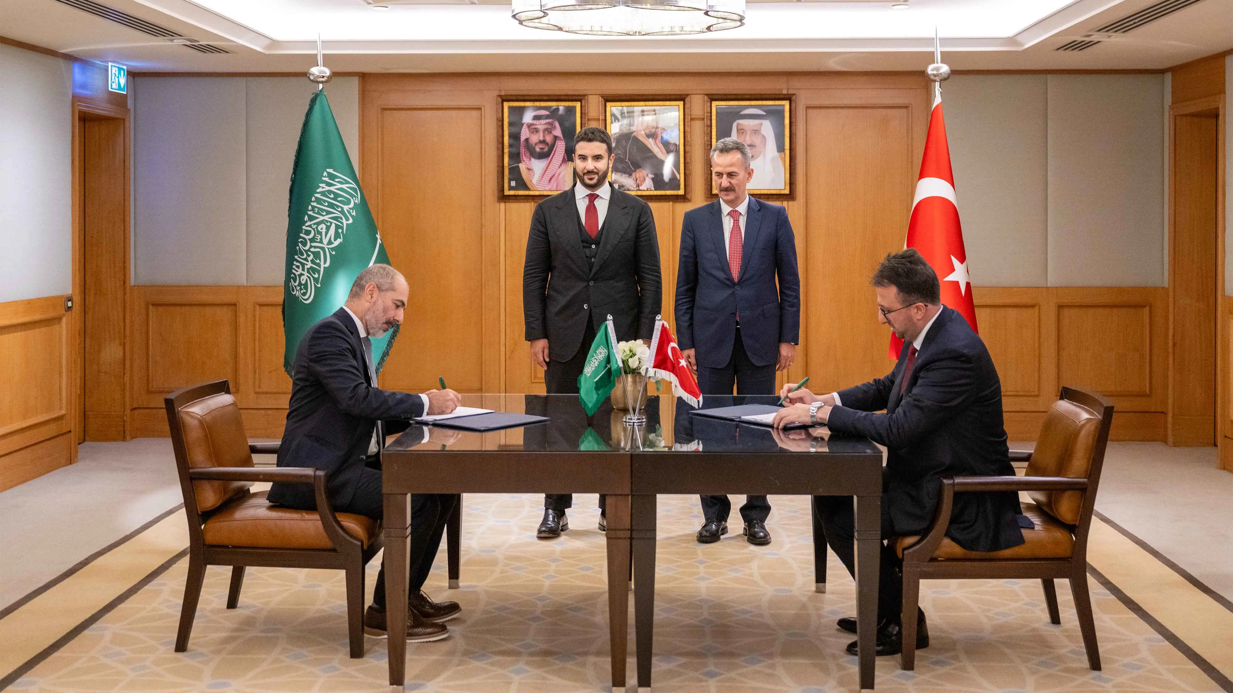 السعودية تبرم 3 اتفاقيات دفاعية مع شركات تركية (صور)