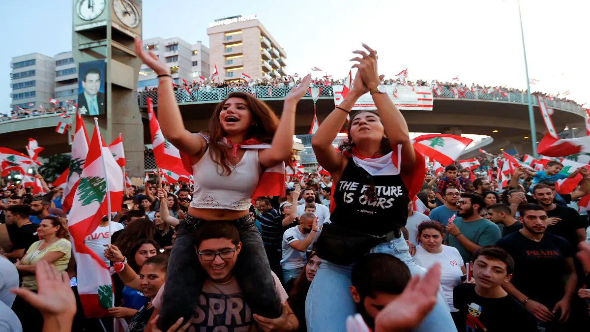 الفساد وإيران.. عاملان مشتركان في تظاهرات العراق ولبنان