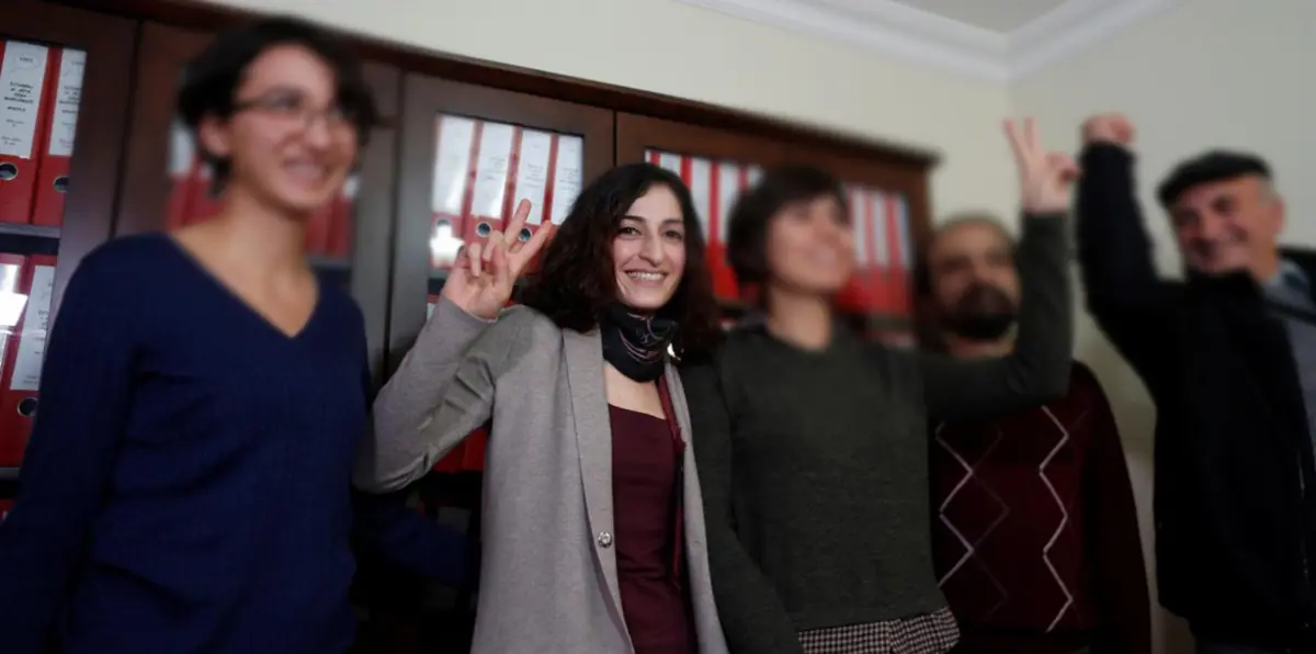 تركيا تلغي قرار منع سفر صحفية ألمانية قيد المحاكمة