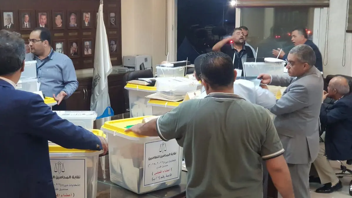 محامو تونس يختارون "قيادة جديدة" وسط "صراع سياسي ساخن"