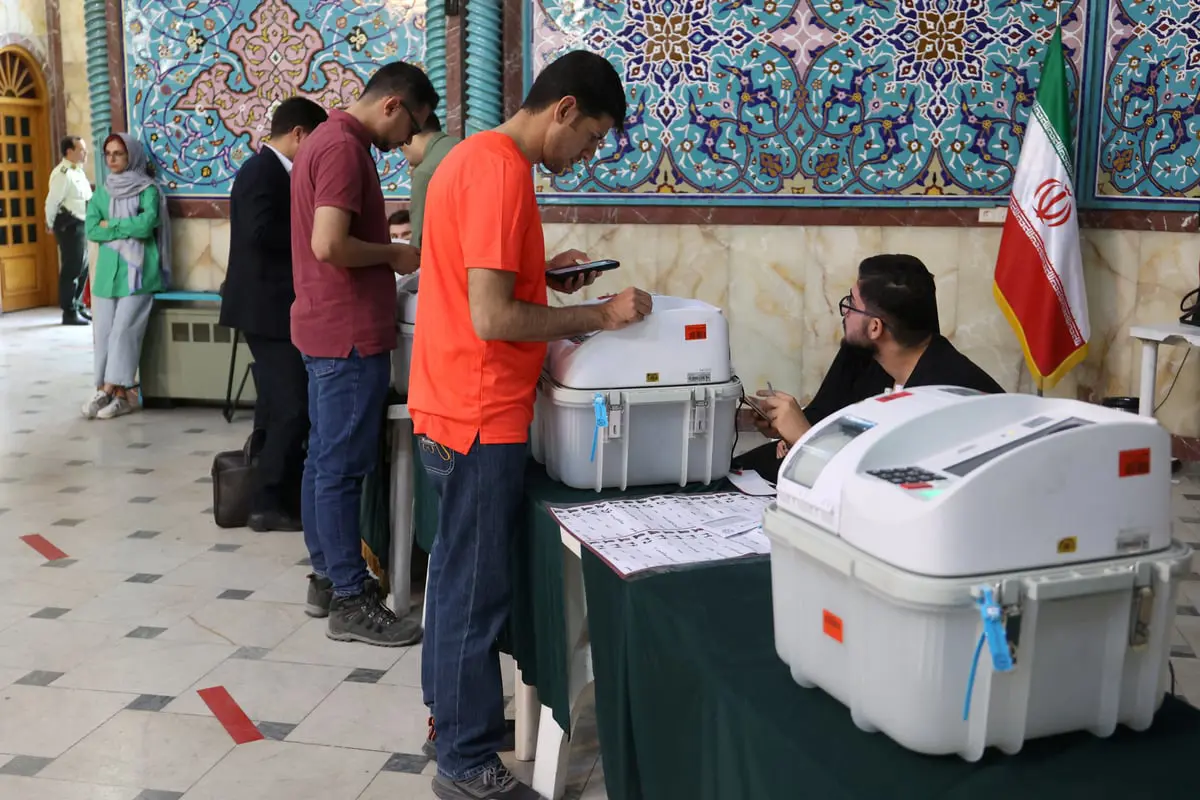 إيران.. المواطنون يترقبون فتح صناديق الاقتراع لانتخاب رئيسهم الجديد