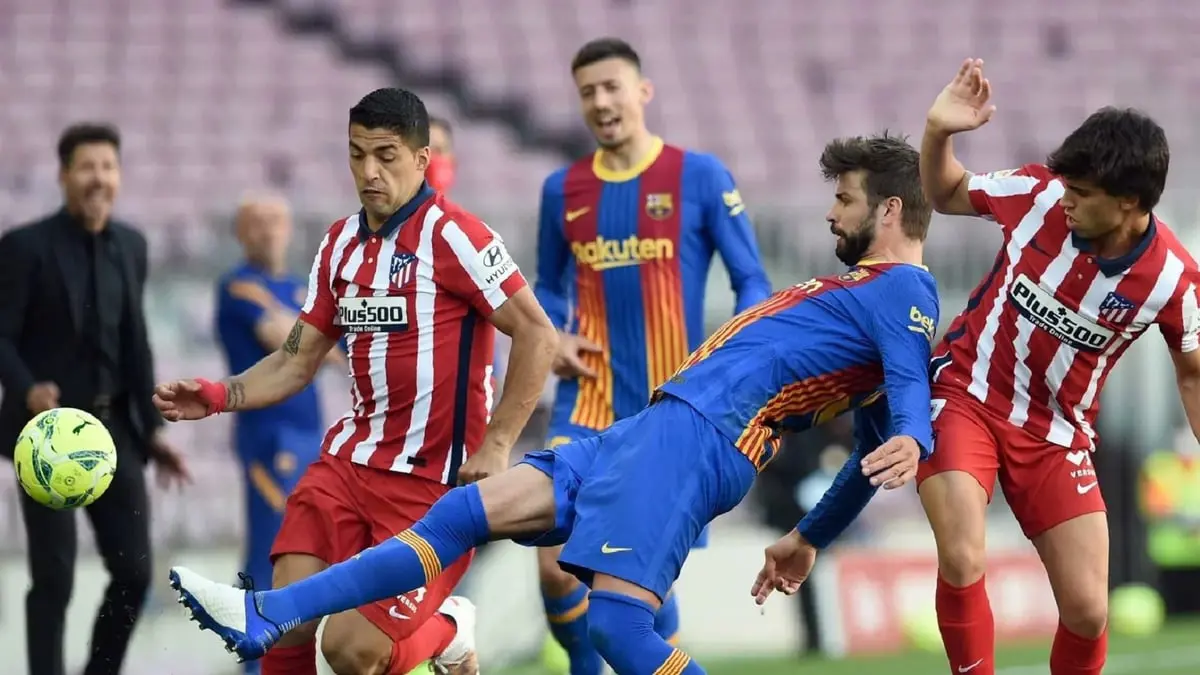 التشكيل والموعد والقنوات الناقلة لمباراة أتلتيكو مدريد ضد برشلونة في الدوري الإسباني
