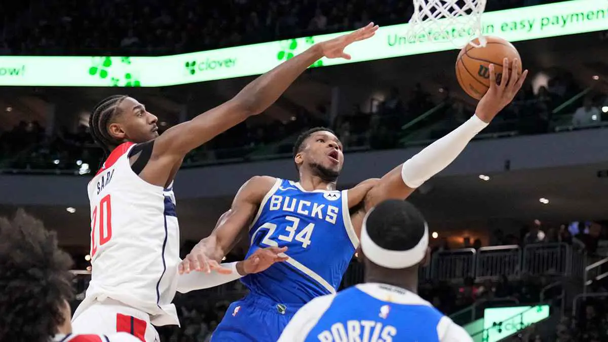NBA.. أنتيتوكونمبو يقود باكس للفوز السادس تواليا بدوري السلة الأمريكي