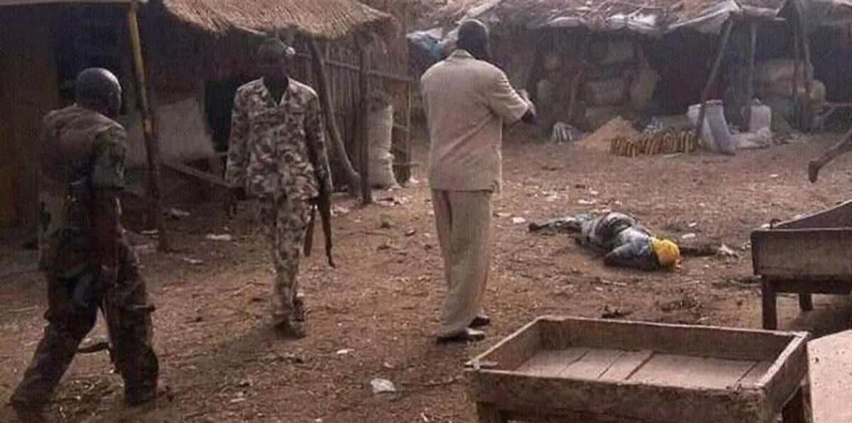 حاولت تفجير نفسها.. غاضبون يسحلون انتحارية حتى الموت في نيجيريا (صور)